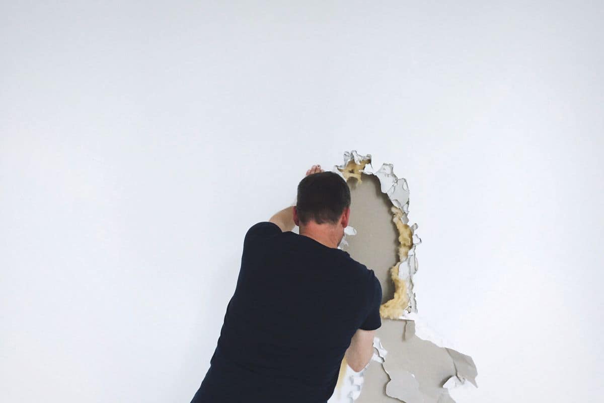 How Much Does Drywall Repair Cost in Eugene, OR? 1 woman standing against clear sky