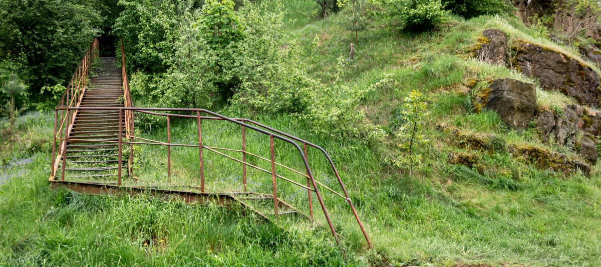5 Signs Your Deck Needs Repair (Before It Becomes Dangerous) 2 5 signs your deck needs repairing